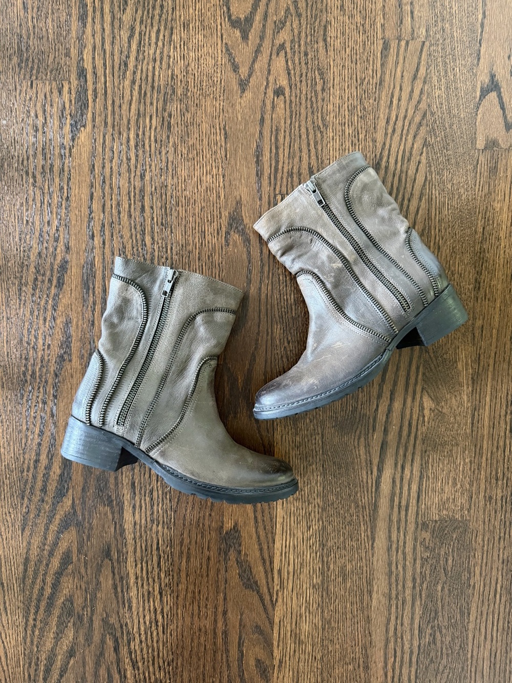 NWOT Adam Tucker Charcoal Grey Leather Boots